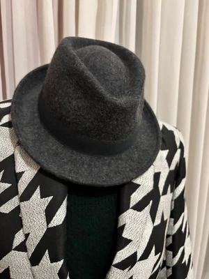 Wool fedora hat new, size 55, gray