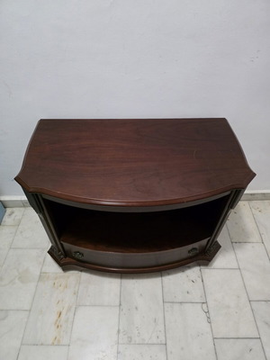Wooden TV table like new, dimensions 84x48x60 cm