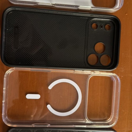 Various cases for iPhone 17 Pro Max like new, pack