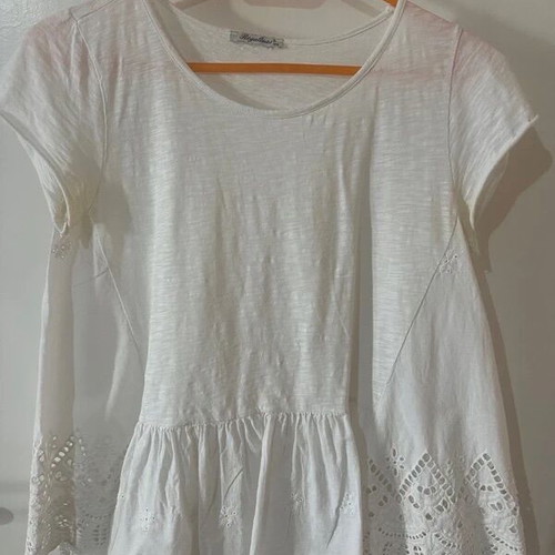 Regalinas white blouse with embroidered lace, one size