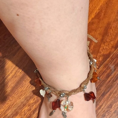 Anklet leather with various earth-tone charms, 27 cm, like new
