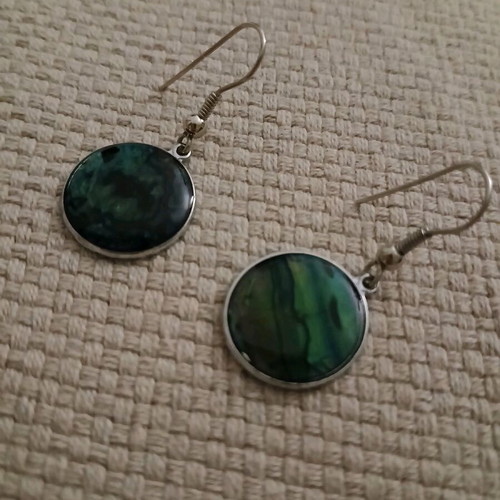 2 pairs of abalone stone effect steel earrings with matching vintage pendant