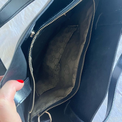 Black leather shoulder bag Michael Kors used with inner leather pouch