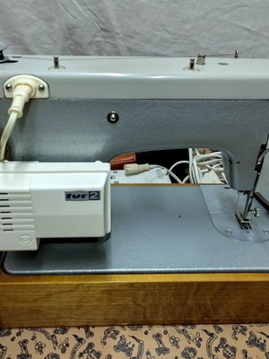 Electric sewing machine like new in case