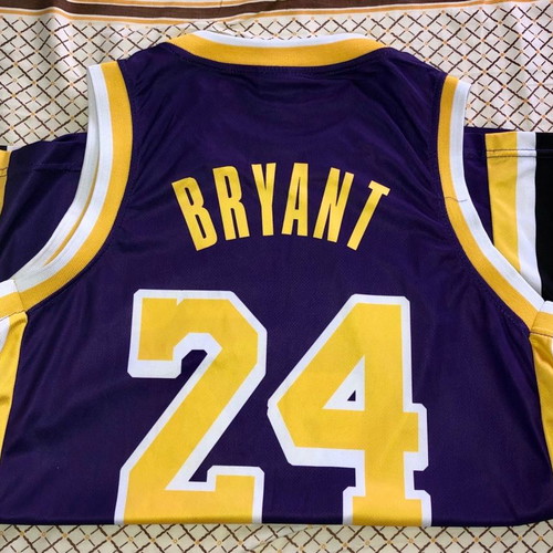 Kobe Bryant L.A. Lakers jersey like new, size Small