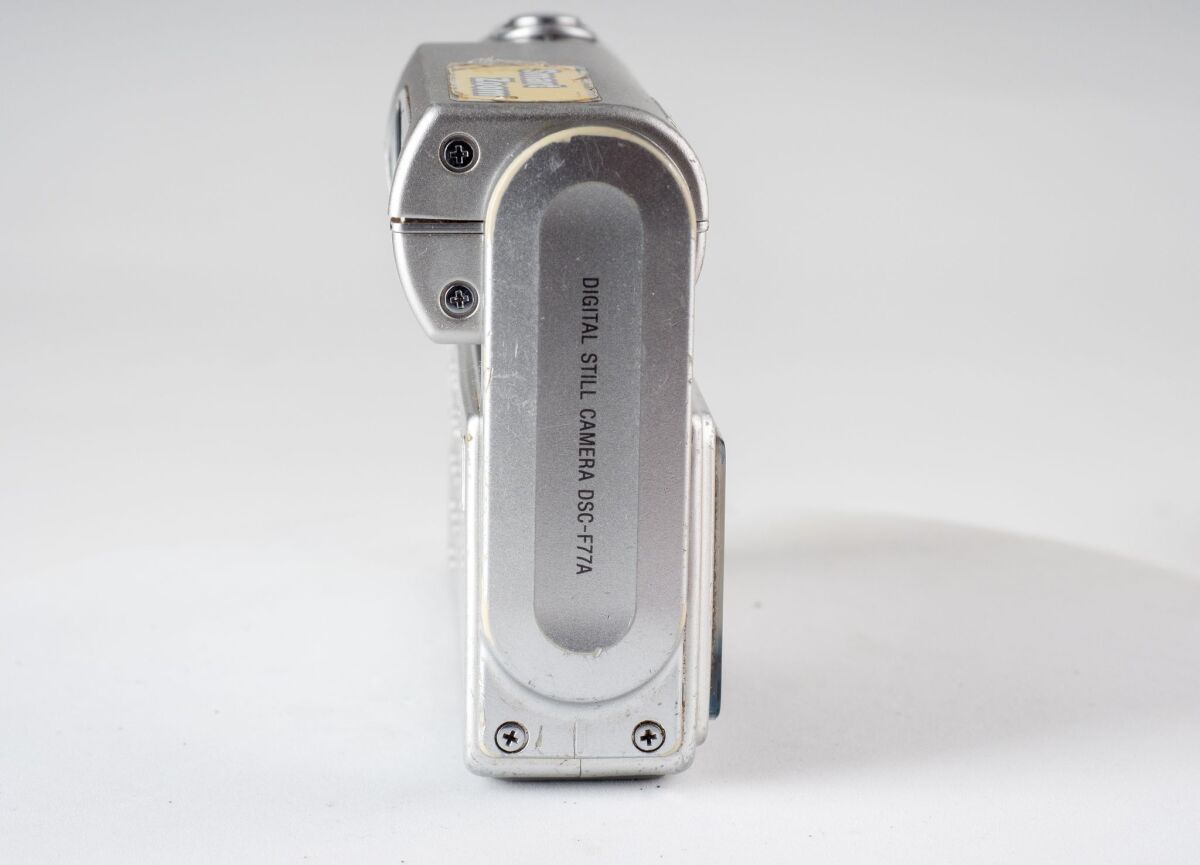 Sony Cyber-shot DSC-F77A digital camera… - € 225,00 - Vendora.cy