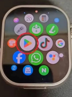 Android smartwatch with SIM, WiFi, 32GB storage, 2GB RAM