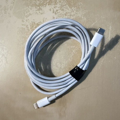 USB C to Lightning Charging Cable 2 Meters Like New for Older iPhone iPad