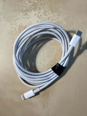 Καλώδιο φόρτισης USB C σε lightning 2 μέτρων σαν καινούργιο για παλιότερα iPhone iPad