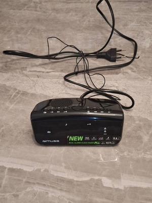 Muse digital alarm clock radio