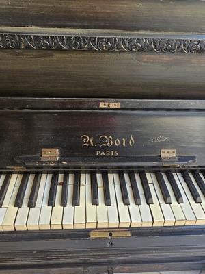 K Bord Paris Piano 1885 like new