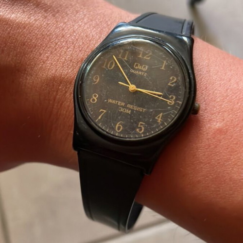 Vintage Q&Q quartz wristwatch used, black, unknown functionality