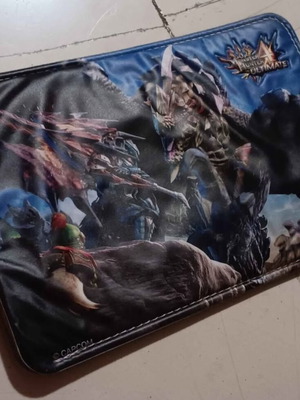 Monster Hunter 3DS XL Case like new, original Nintendo accessory