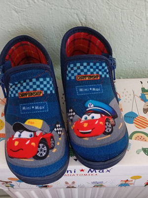 Mini Max Anatomical Baby Slippers No25 like new with box