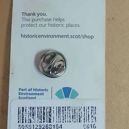 Collectable pin badge from Historic Scotland, new, silver color