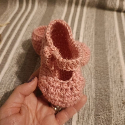 Knitted baby booties new, pink, 0-6 months