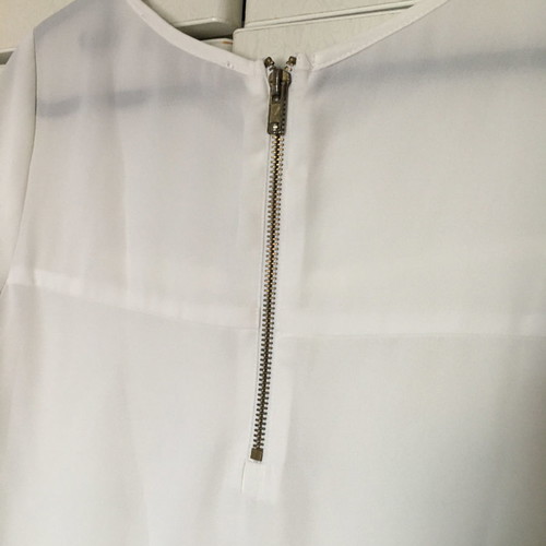 WHITE TOP WITH METALLIC DETAILS SIZE S-M