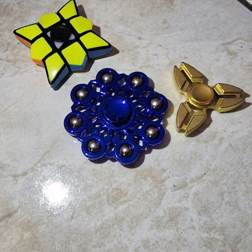 Set of 3 metal fidget spinners, blue/gold/yellow