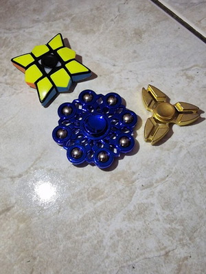 Set of 3 metal fidget spinners, blue/gold/yellow