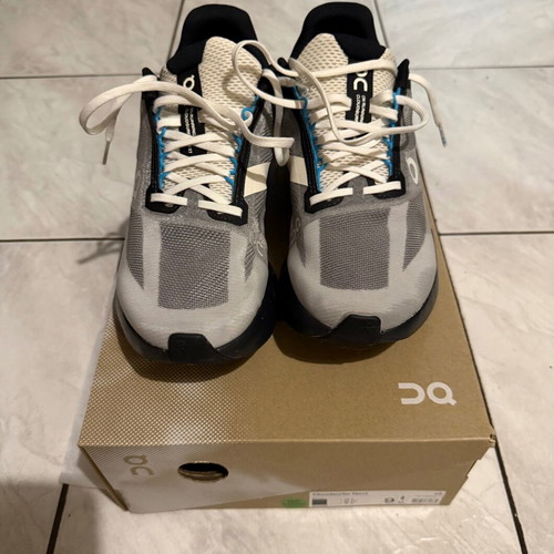 On Cloudsurfer Next Lumos sneakers size 42.5 like new black/dew