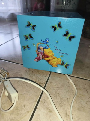 Disney ξύλινο επιτραπέζιο φωτιστικό Winnie the Pooh με φωτεινές πεταλούδες