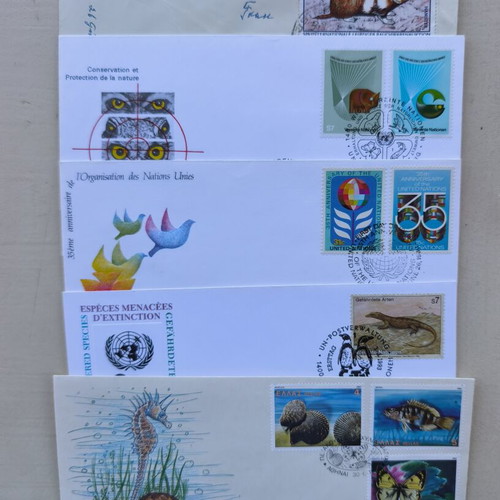 Album A4 16 pages like new with multinational animal stamp collection