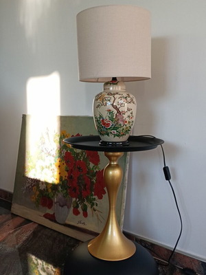 Vintage table lamp with porcelain base like new