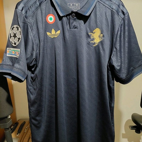 Juventus 3rd Kit 24/25 Vlahovic Medium like new