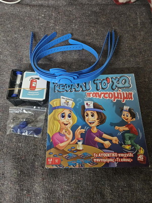 Sto Kefali To Echo Pantomime used, 72 cards, 24 tokens, 6 crowns, 1 hourglass
