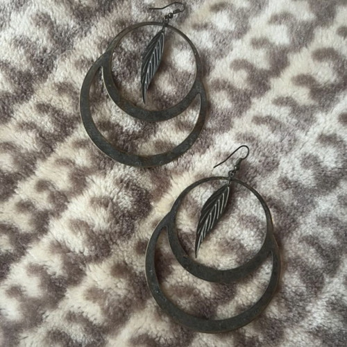 Earrings hoop bronze color like new
