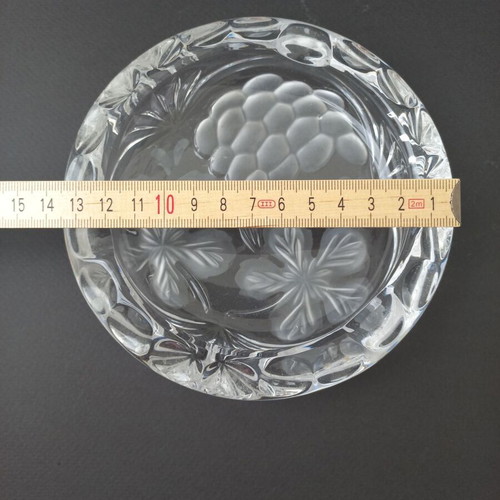 Set of 2 vintage glass ashtrays like new