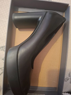 Ecco anatomical leather black pumps like new, size 41