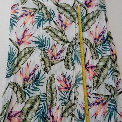 Summer skirt like new with slit multicolored, size M