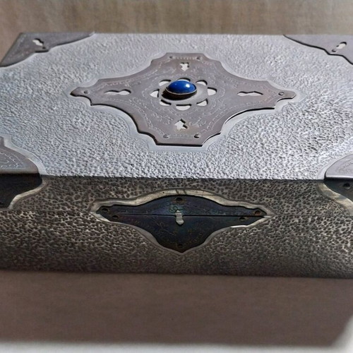 Ornate box like new with alpaca lining and bronze decoration