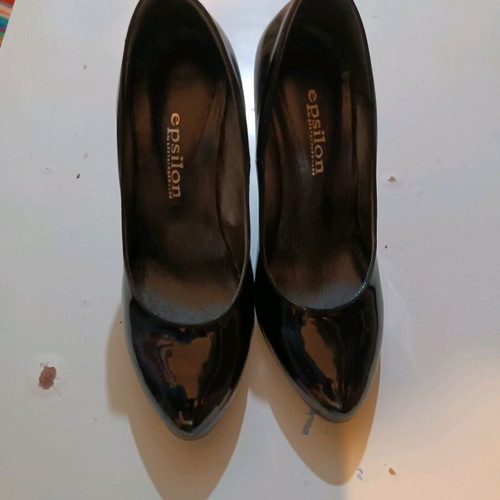 Epsilon black pumps used, size 37