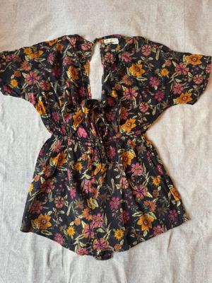 Floral playsuit Urban Outfitters like new, multicolor