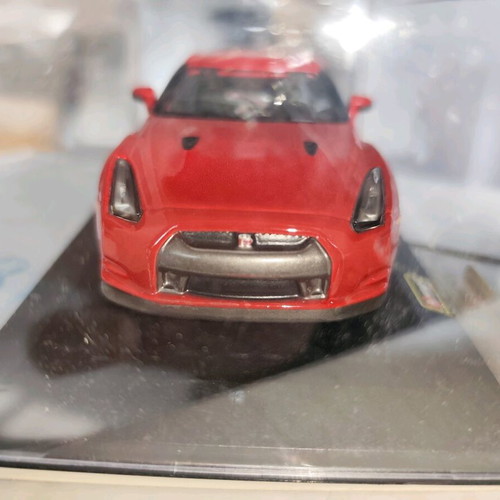 Burago Nissan GT-R Diecast 1/32 scale new red