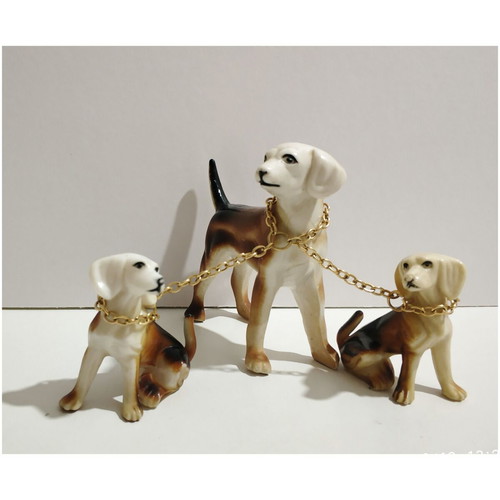 Vintage Beagle Decorative Figurine with 3 Dogs from 1970s