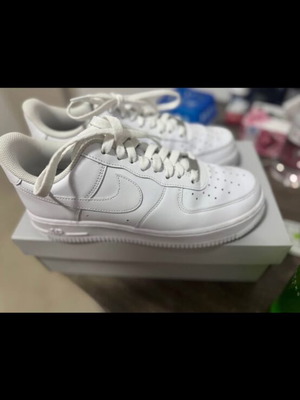 ( 120 Retail ) Nike air force 1 white LIKE NEW