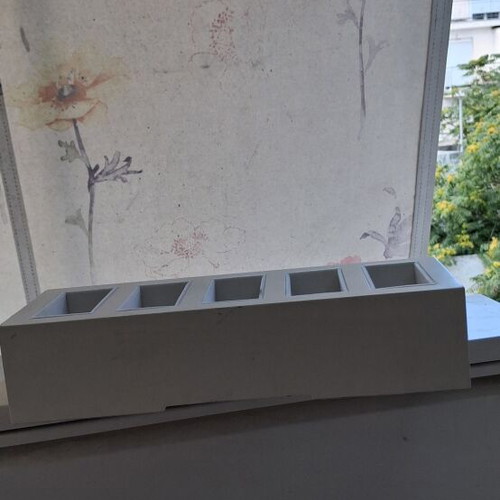 Gant watch stand like new, large, white and beige