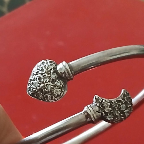 Silver 925 bracelet with zirconia like new, no hallmark