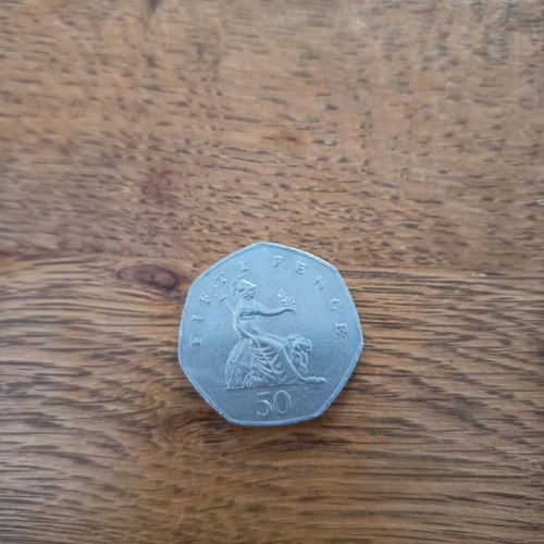 Elizabeth 50 pences English coin 1982 like new