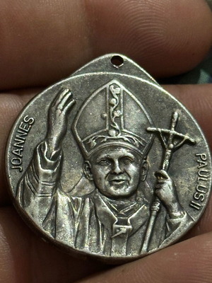 Old Saint John Paul II Medal like new, gift from Vatican Catholics