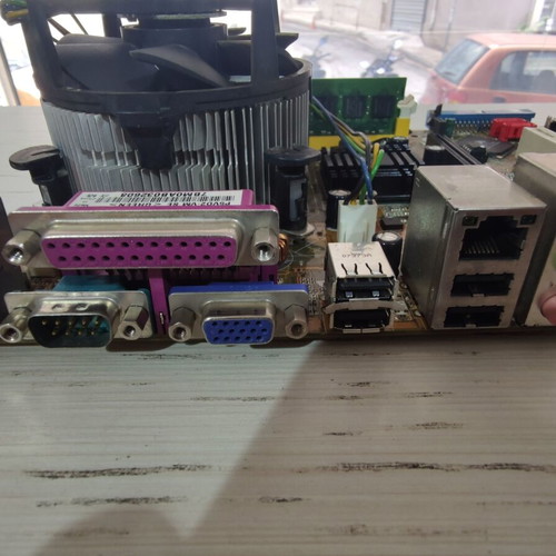Asus Motherboard P5VD2-VM like new with Intel Dual E2140 1.60GHz and 1GB Ram DDR2