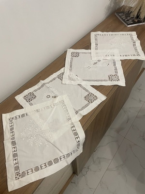Σετ σεμεδάκια σε δύο σχέδια, σαν καινούργιο
