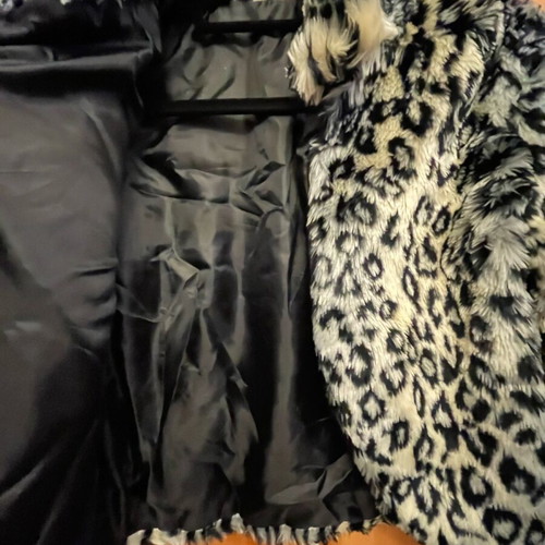 Fur jacket youth size like new, multicolor