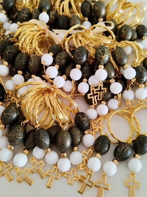 Baptism witness keychains pack of 100 with oval olive crackle beads
