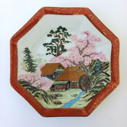 Japanese porcelain plate like new with gold details