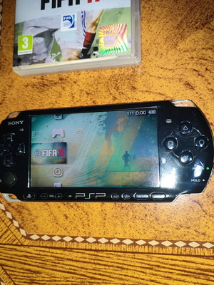 PSP 3000 PlayStation Portable κονσόλα μεταχειρισμένη με φορτιστή και παιχνίδια