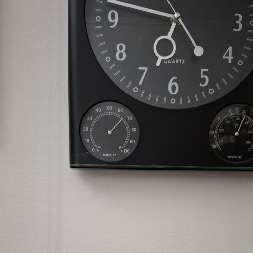 Tronic wall clock 3-in-1 with thermometer and hygrometer like new